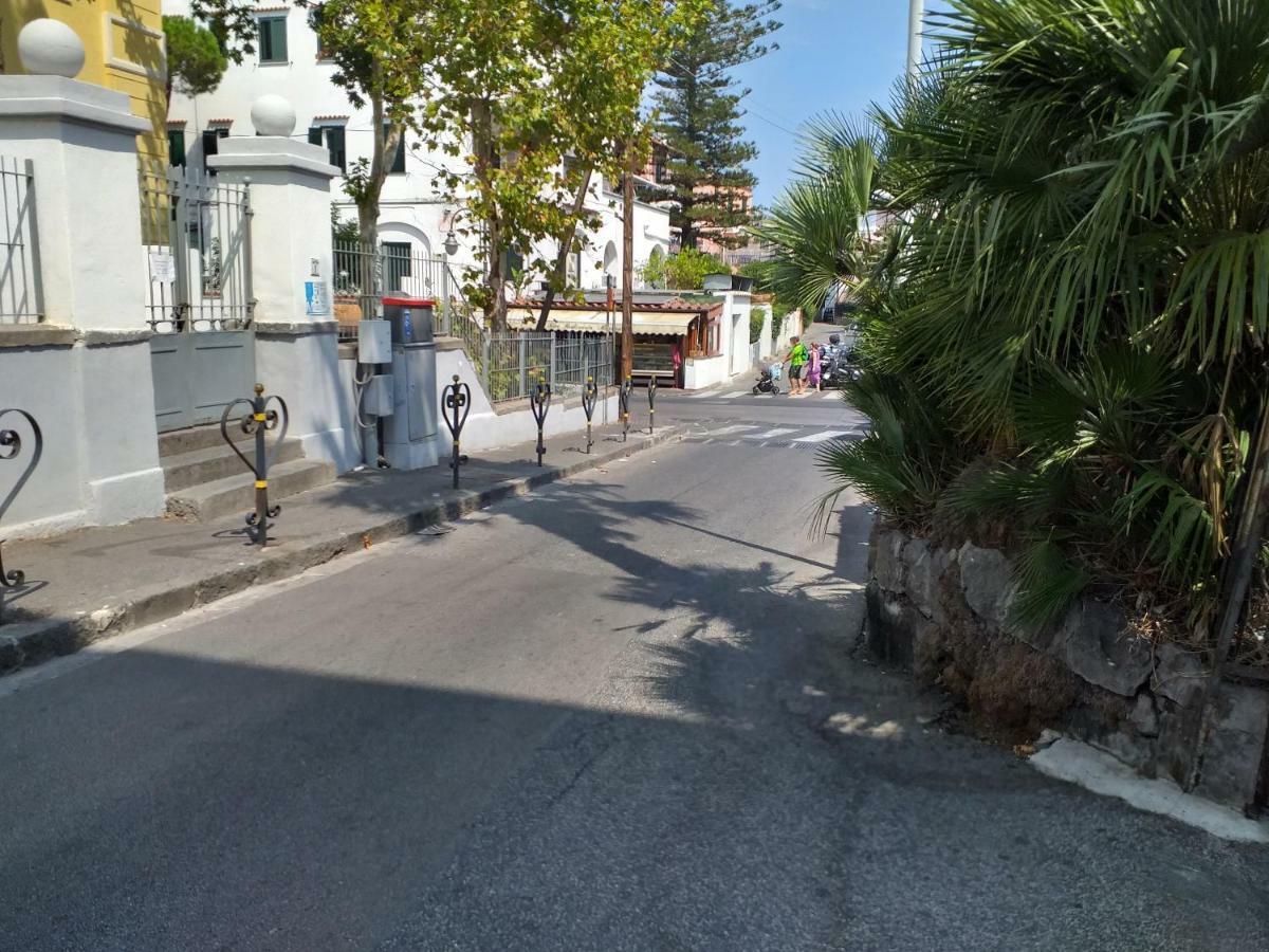 Appartamento G. Cervera66 Ischia Bagian luar foto
